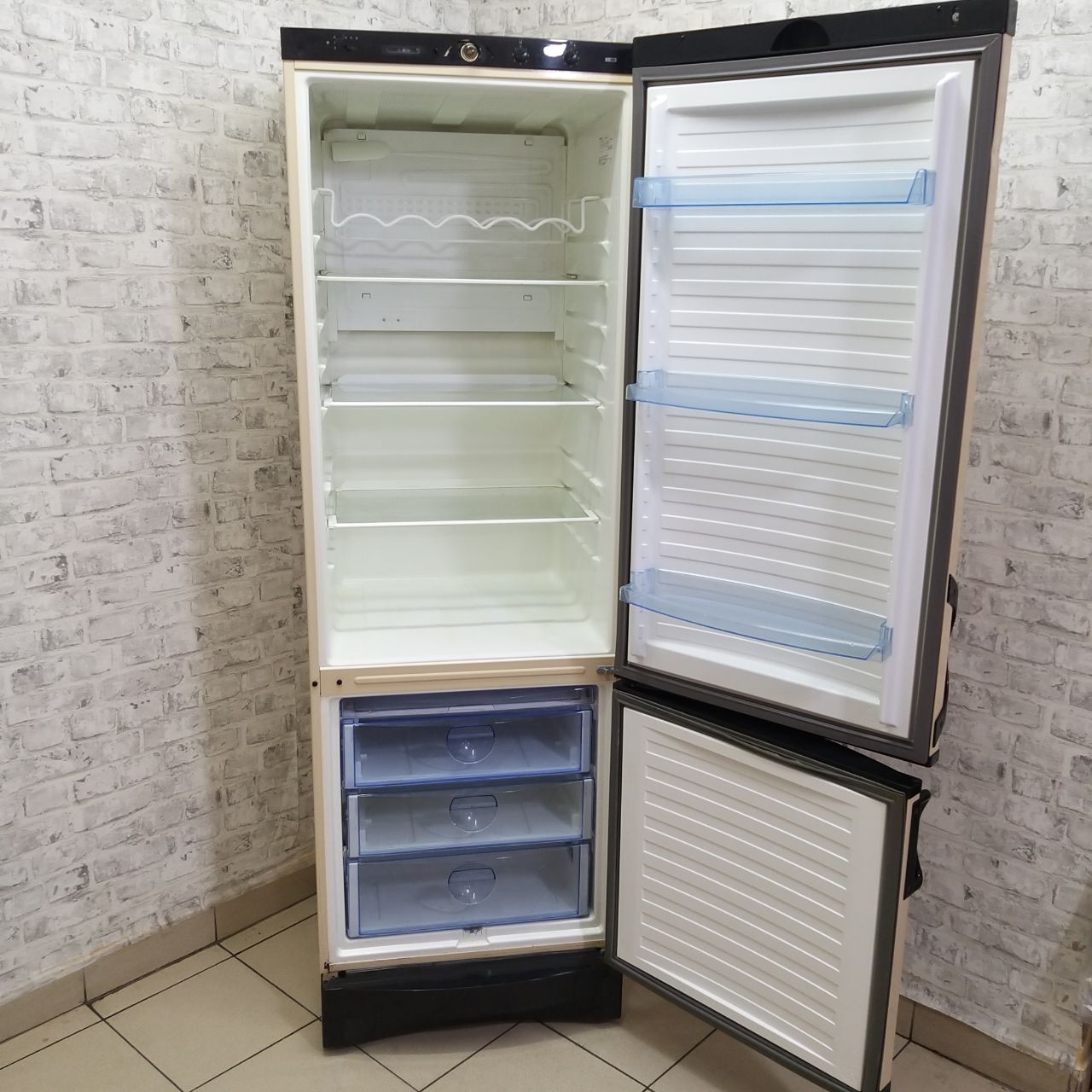 Vestfrost BKF 355 (4)
