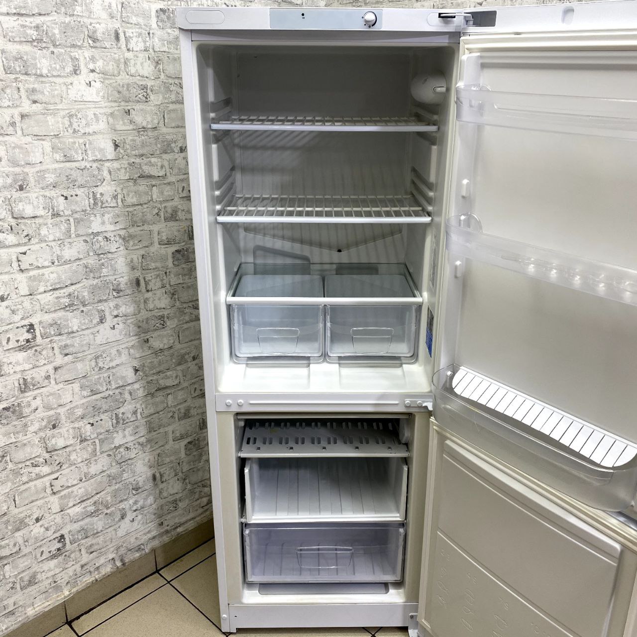 Indesit IB160R (4)
