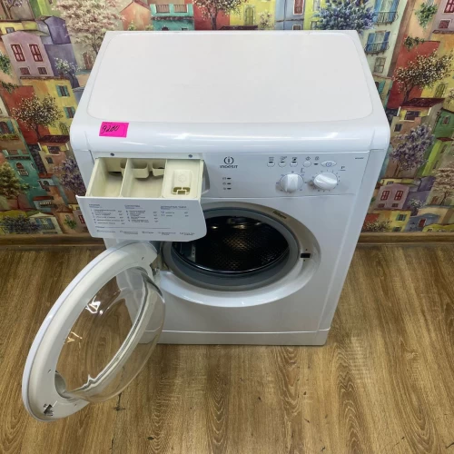 INDESIT WISN 82 (4)