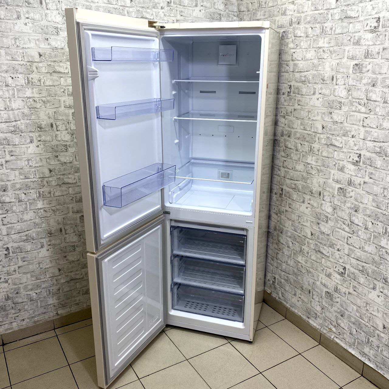 BEKO RCNK321E20B (4)