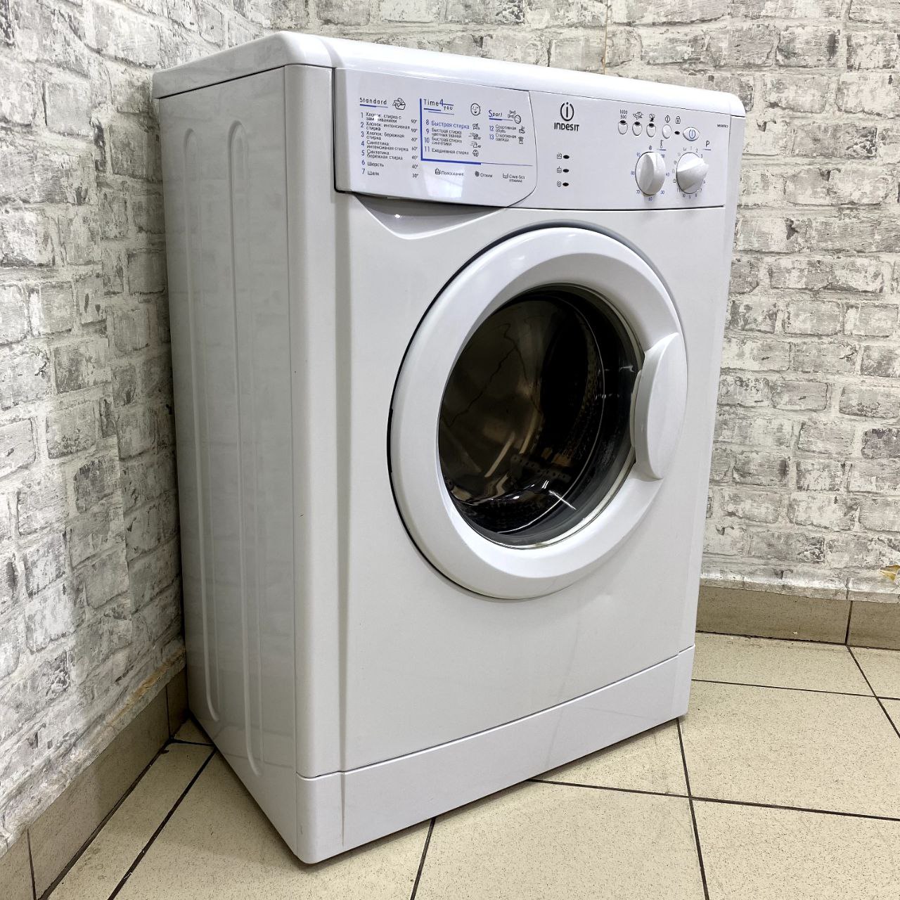 Indesit  WISL 83  (2)