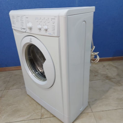 Indesit IWUC 4105(CIS) (3)