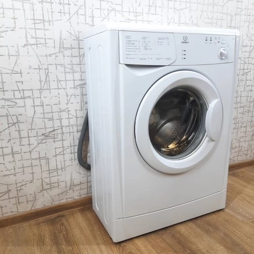 Indesit WIUN81(CSI) (3)