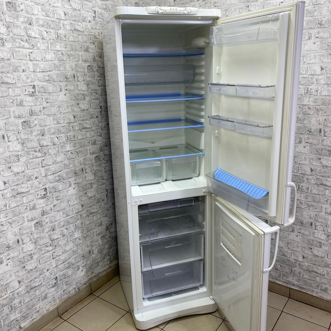 Indesit C240G.016 (4)