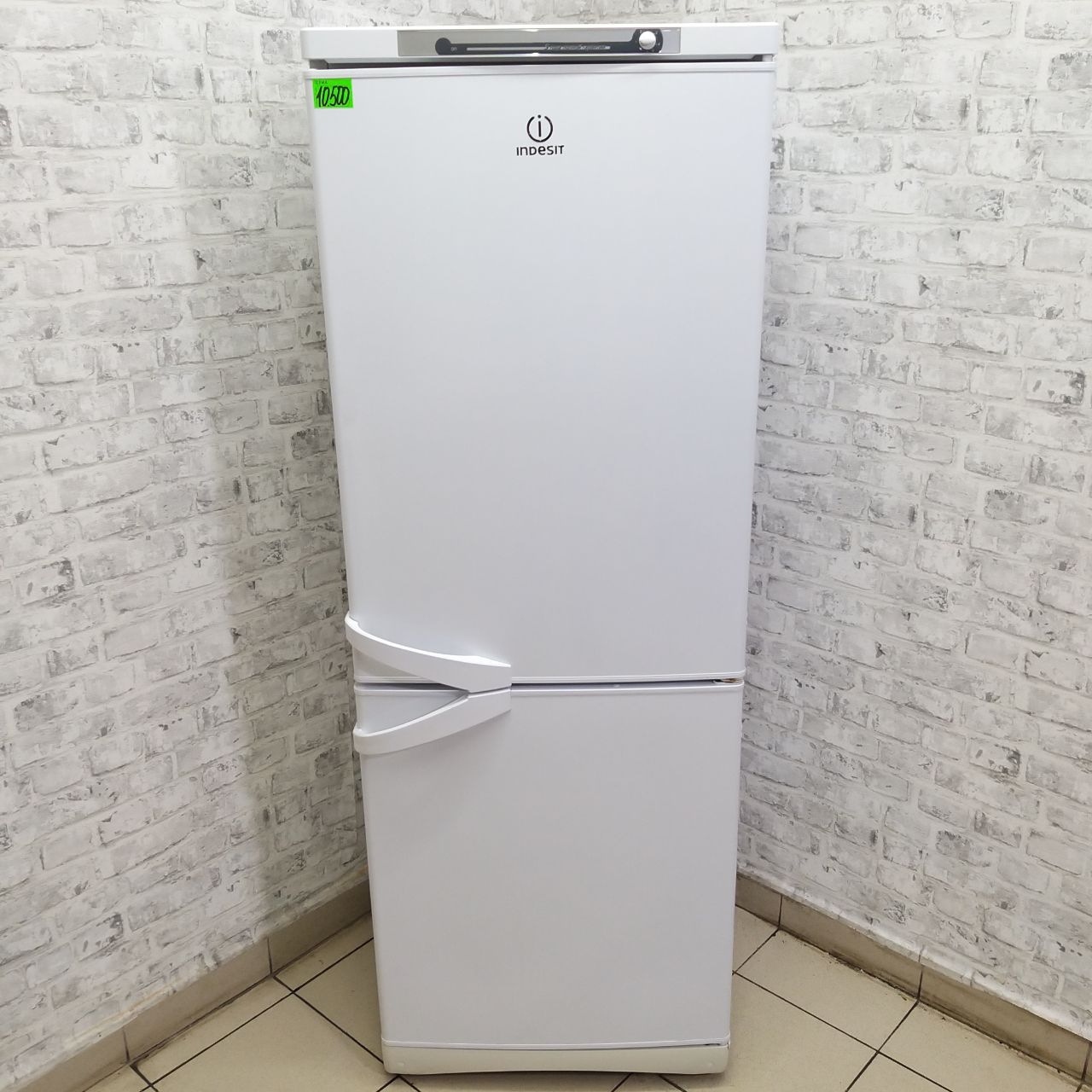 Холодильник Indesit  (1)