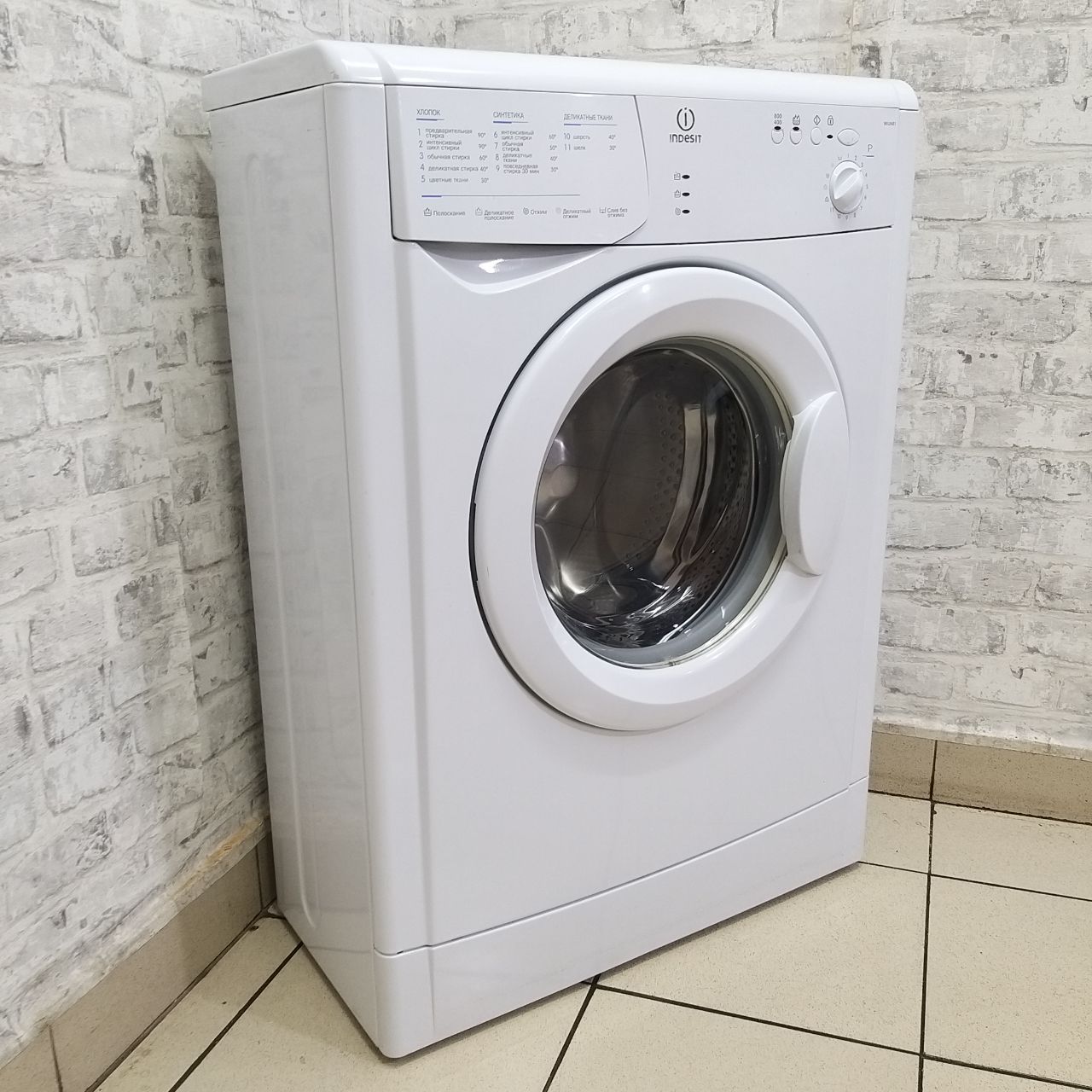 Indesit WIUN-81   1 (3)