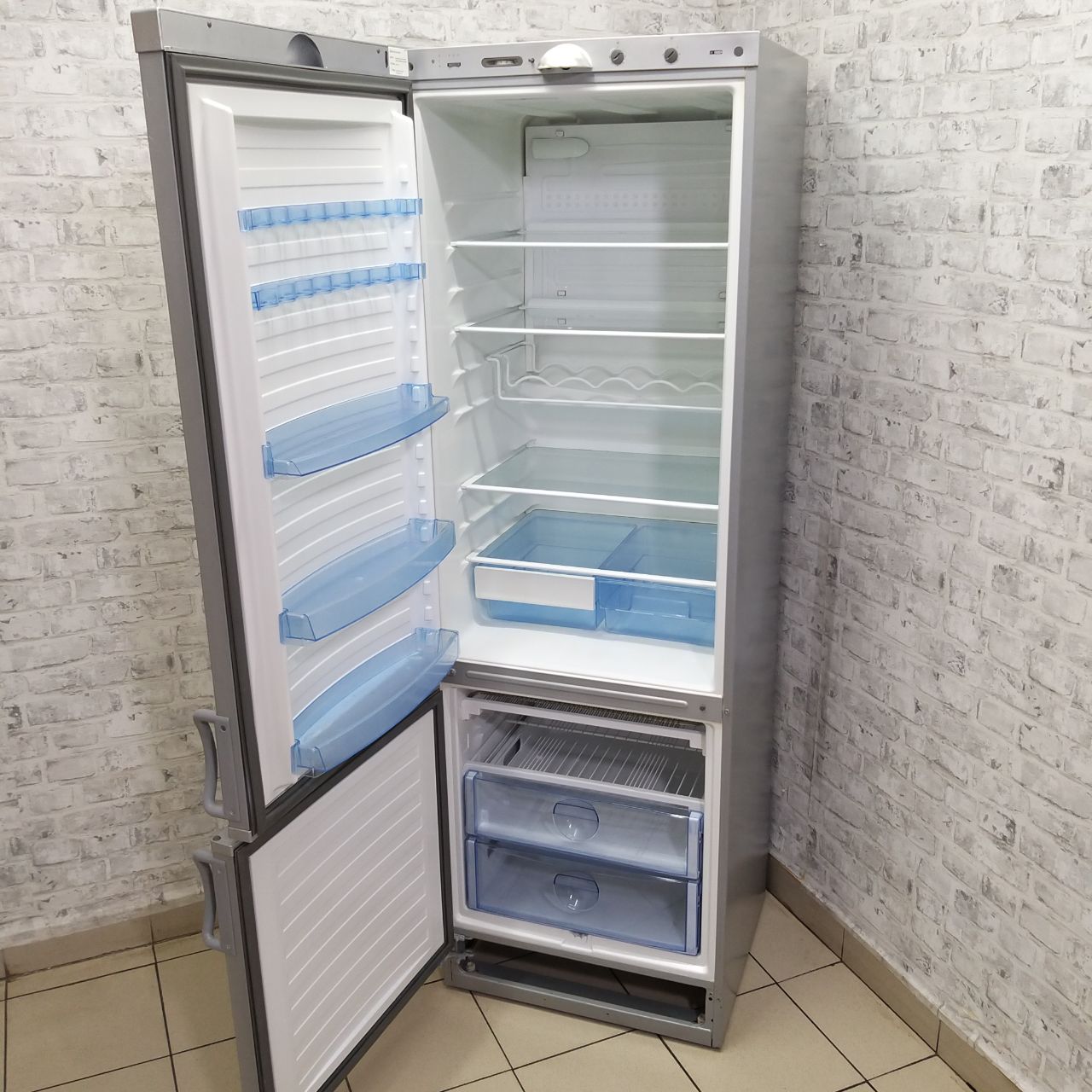 Vestfrost Model BKF 355 (3)