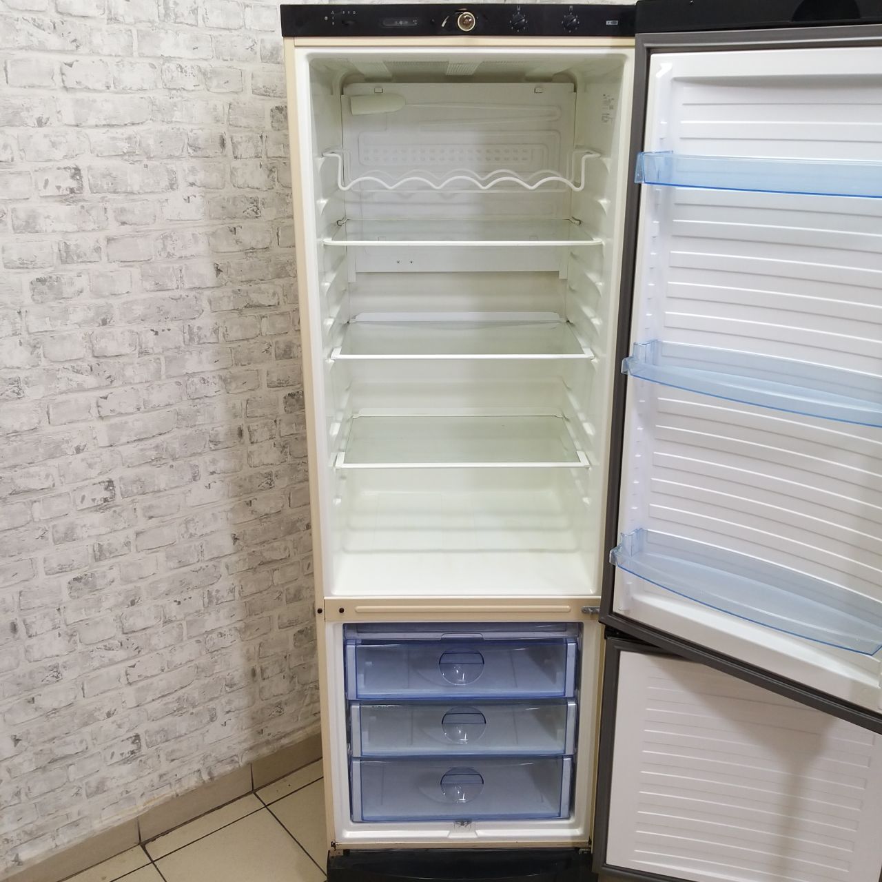 Vestfrost BKF 355 (5)