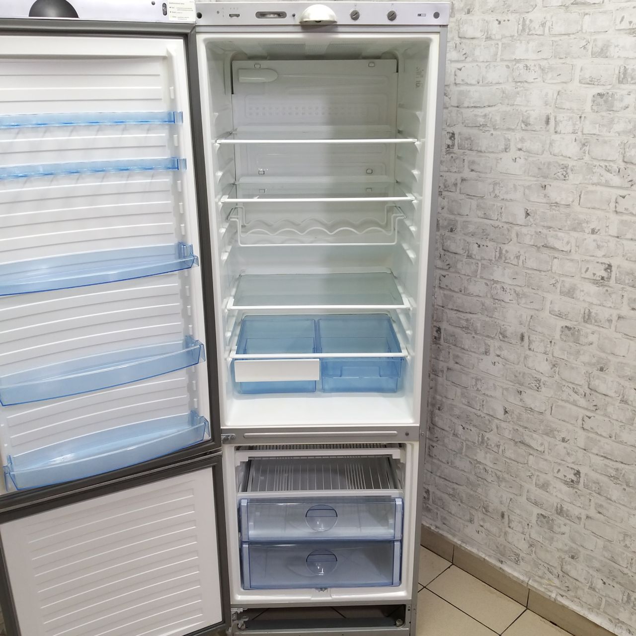 Vestfrost Model BKF 355 (2)