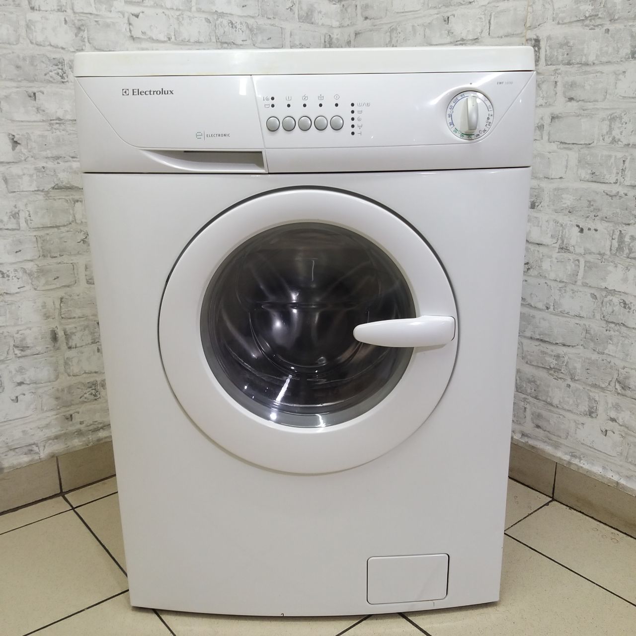 Electrolux  EWF1030  (1)