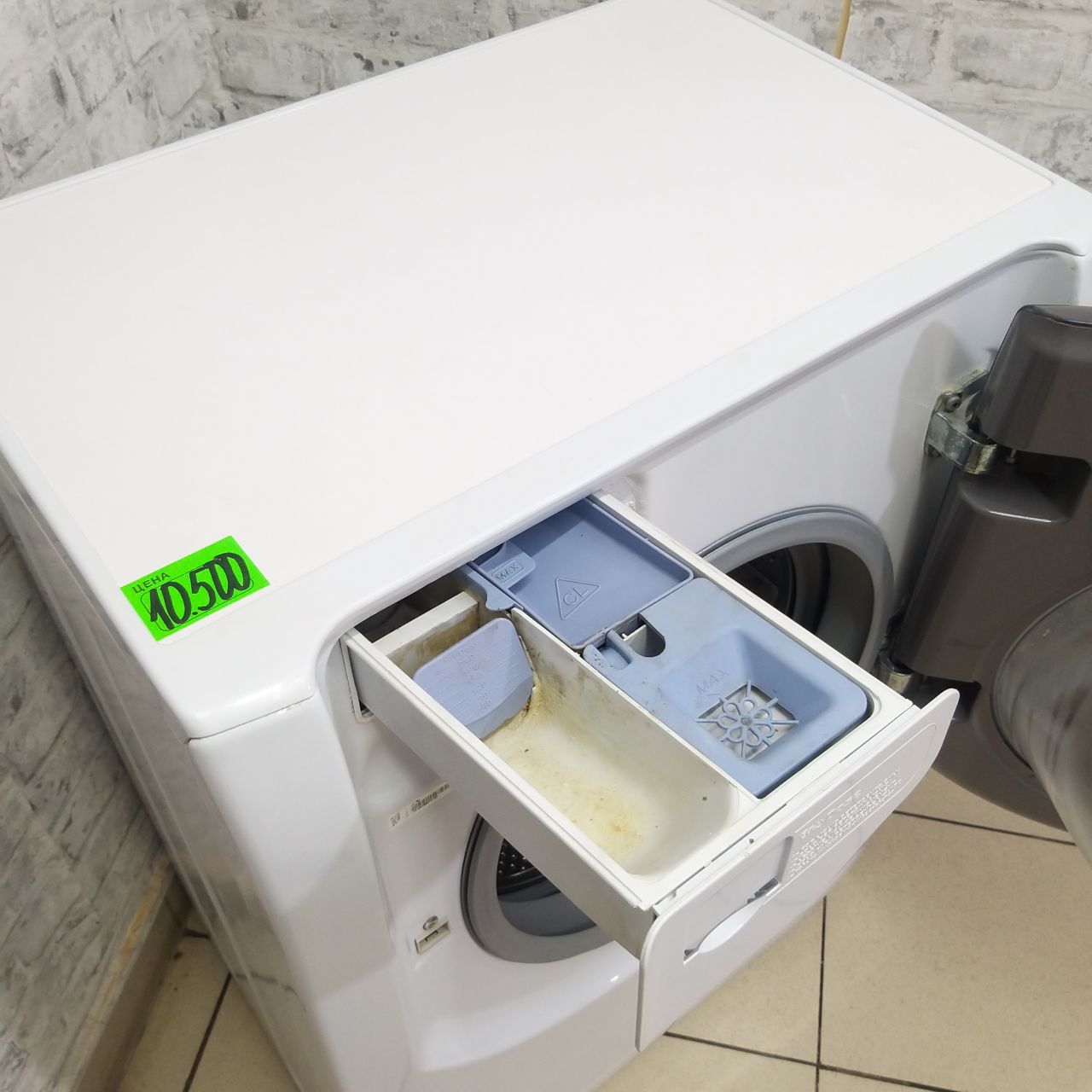 Hotpoint-Ariston AQS1D 09 (4)