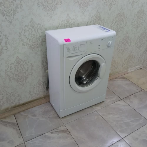 Indesit WIU 61 (CIS) (2)