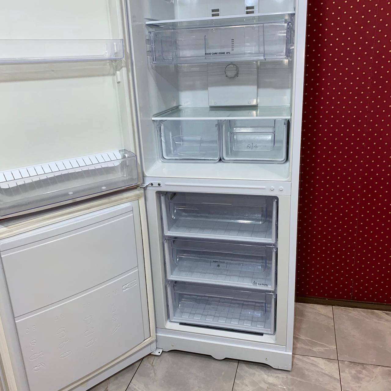 Hotpoint Ariston ECF2014L (5)