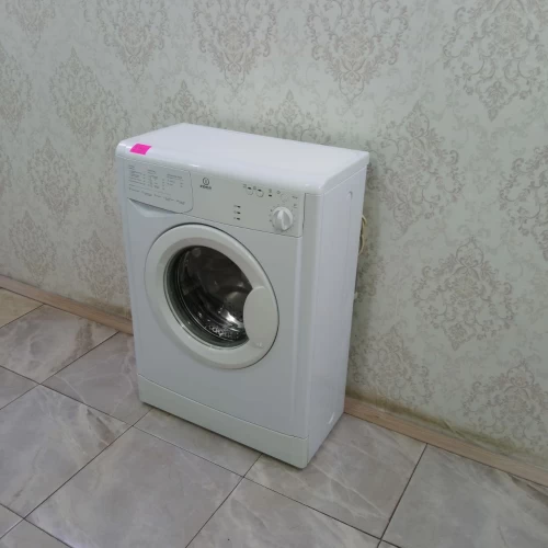 Indesit WIU 81 (CIS) (2)