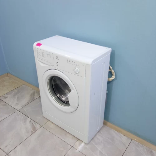 Indesit WIUN 81 (CIS) (2)