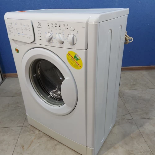 Indesit WISL83(CSI) (2)