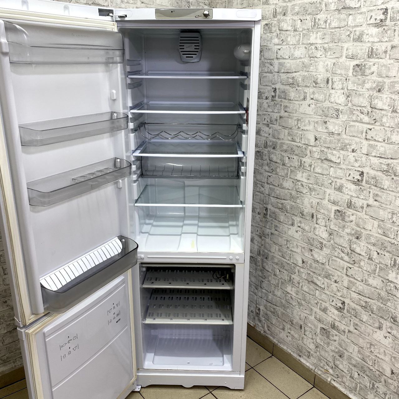 Hotpoint Ariston RMBA1185.LV.022 (4)
