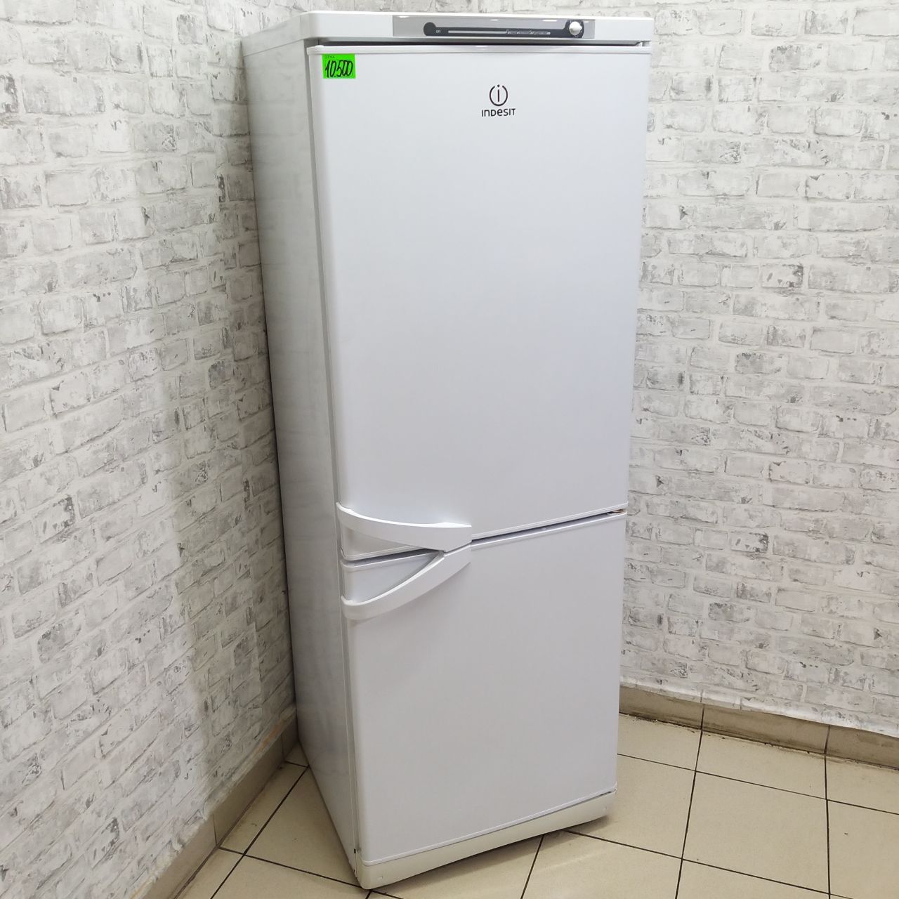Холодильник Indesit (2)