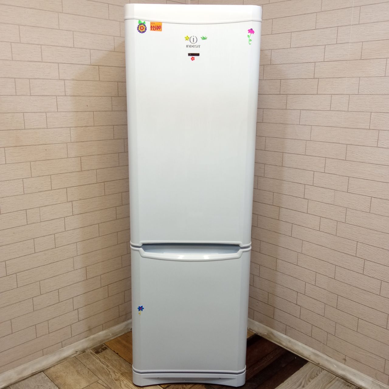 Indesit  B18FNF25