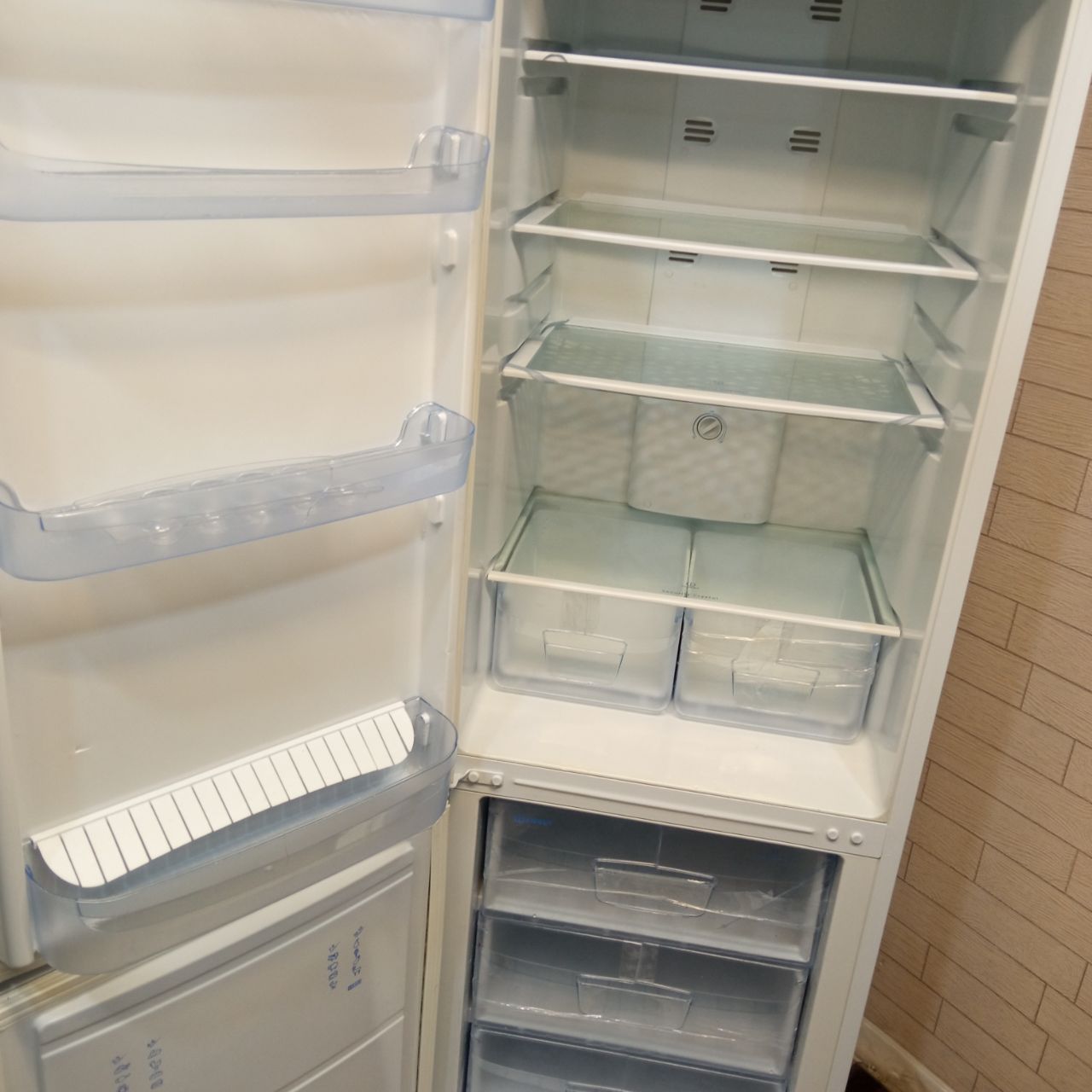 Indesit B18FNF25 (5)