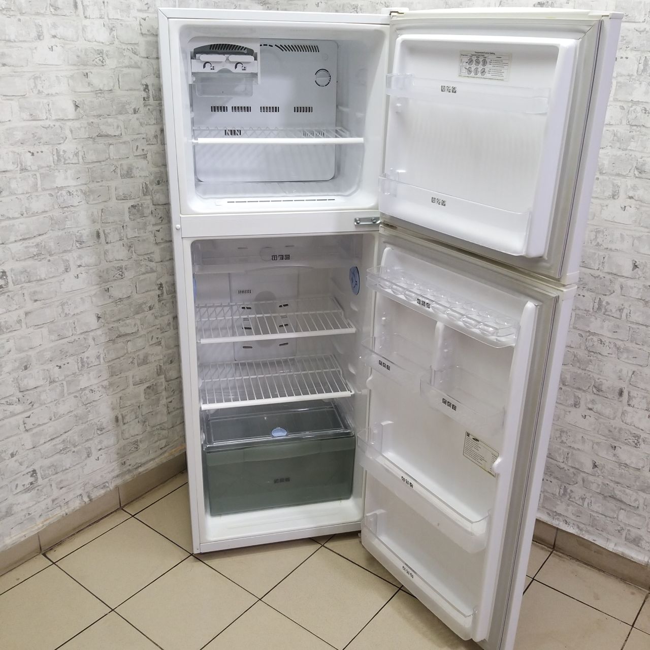 Samsung RT34MBSW (5)