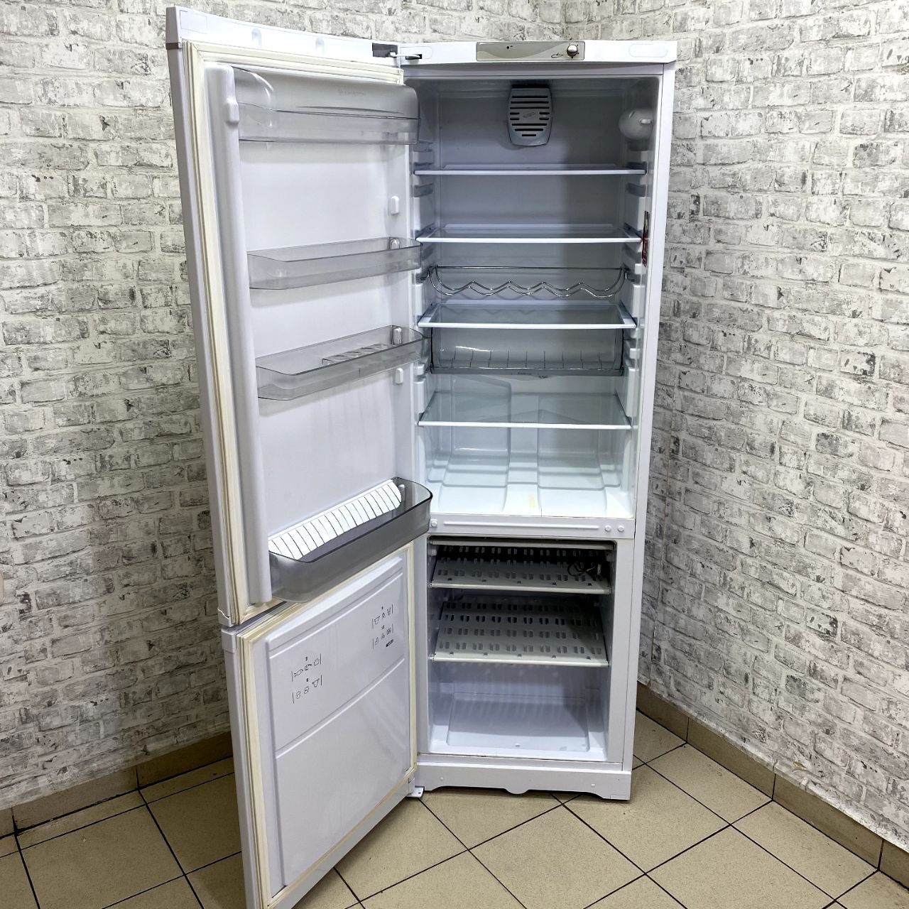 Hotpoint Ariston RMBA1185.LV.022 (5)