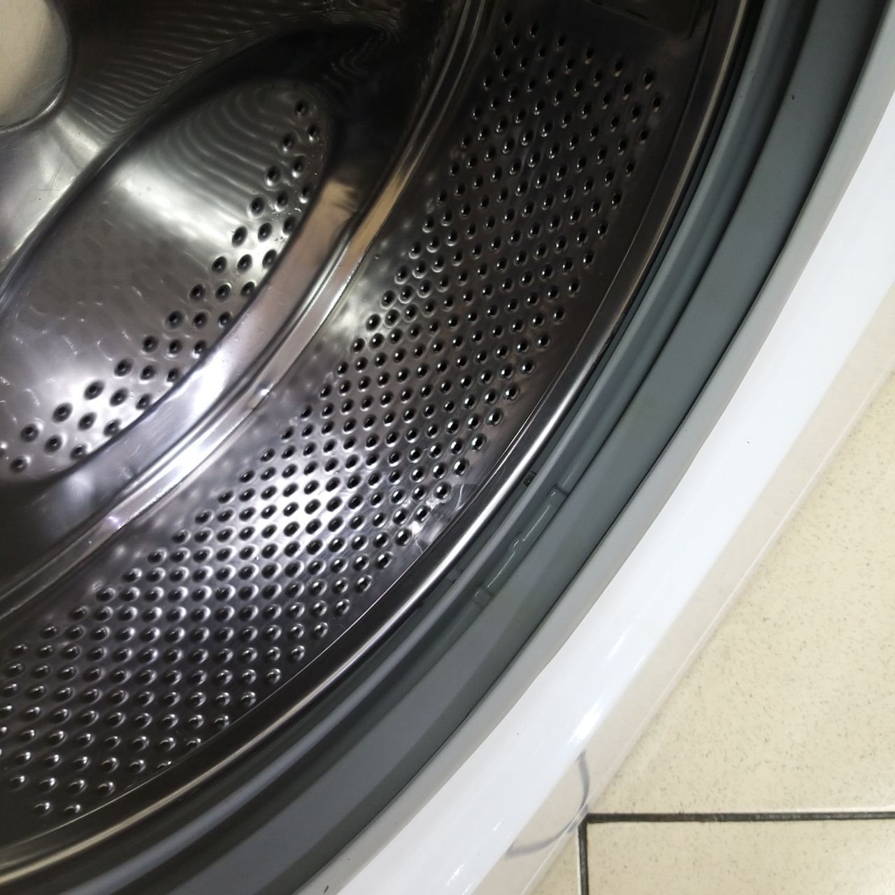 Indesit WIUN-81   1 (5)