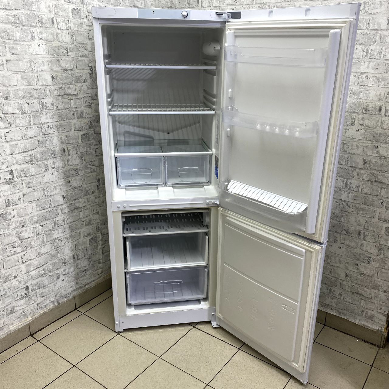 Indesit IB160R (5)