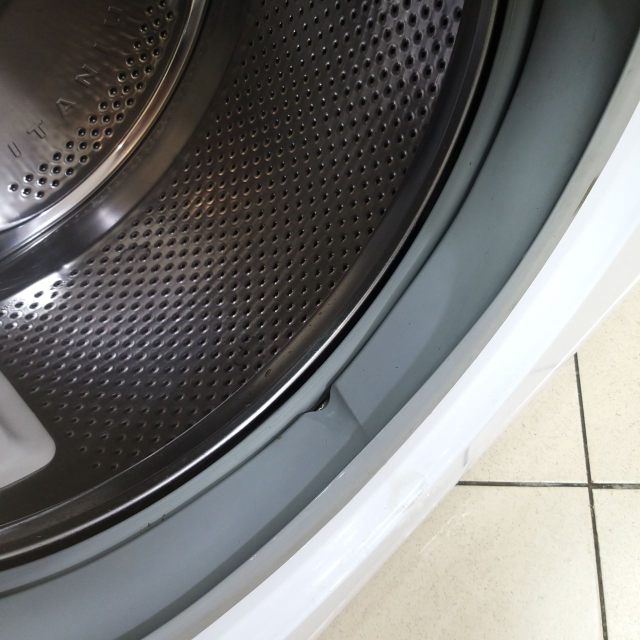 Hotpoint Ariston Модель WMSD 8215 B CIS (4)