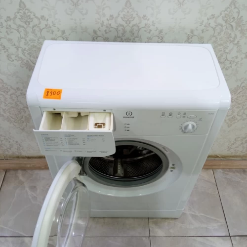 Indesit WIUN 81 (4)