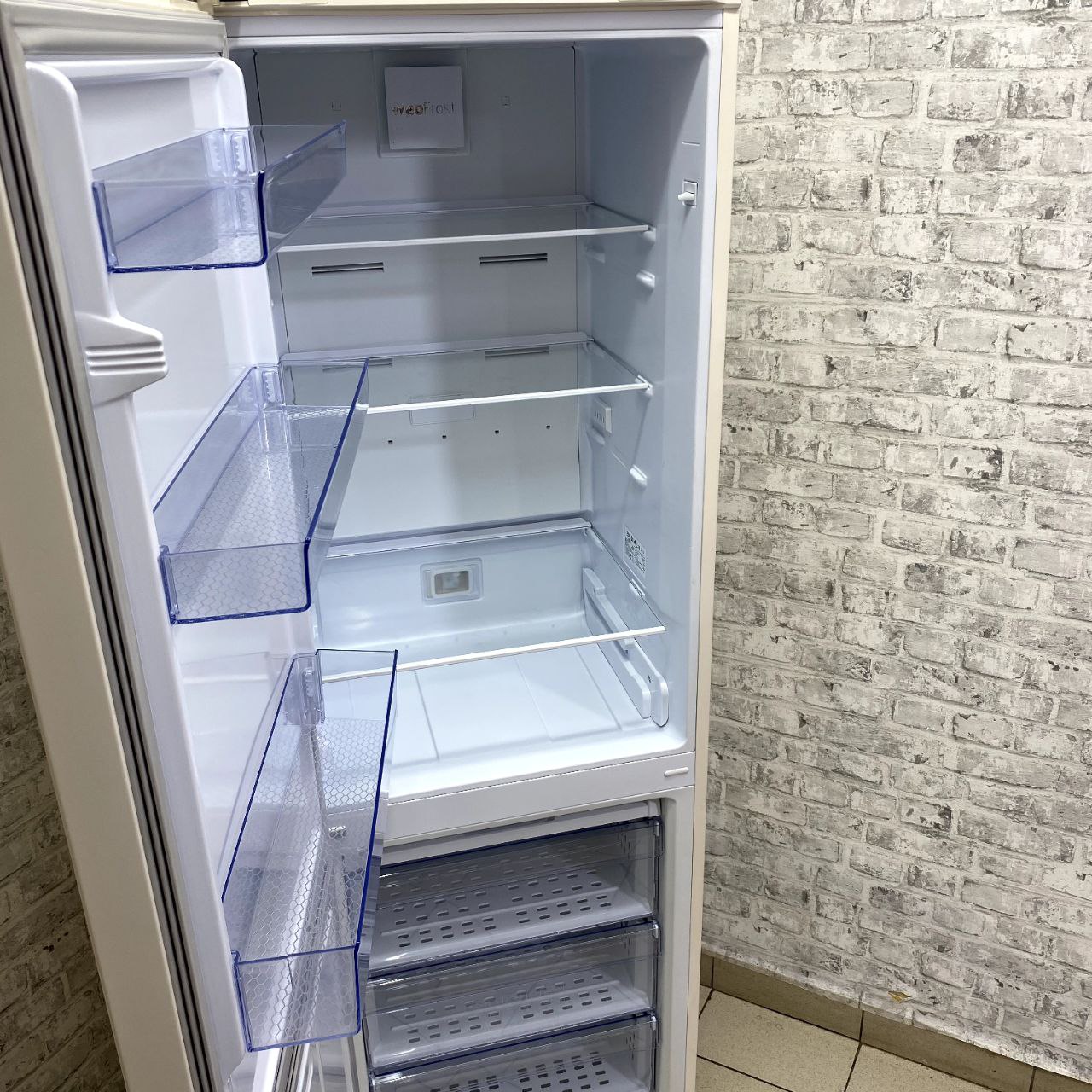 BEKO RCNK321E20B (5)