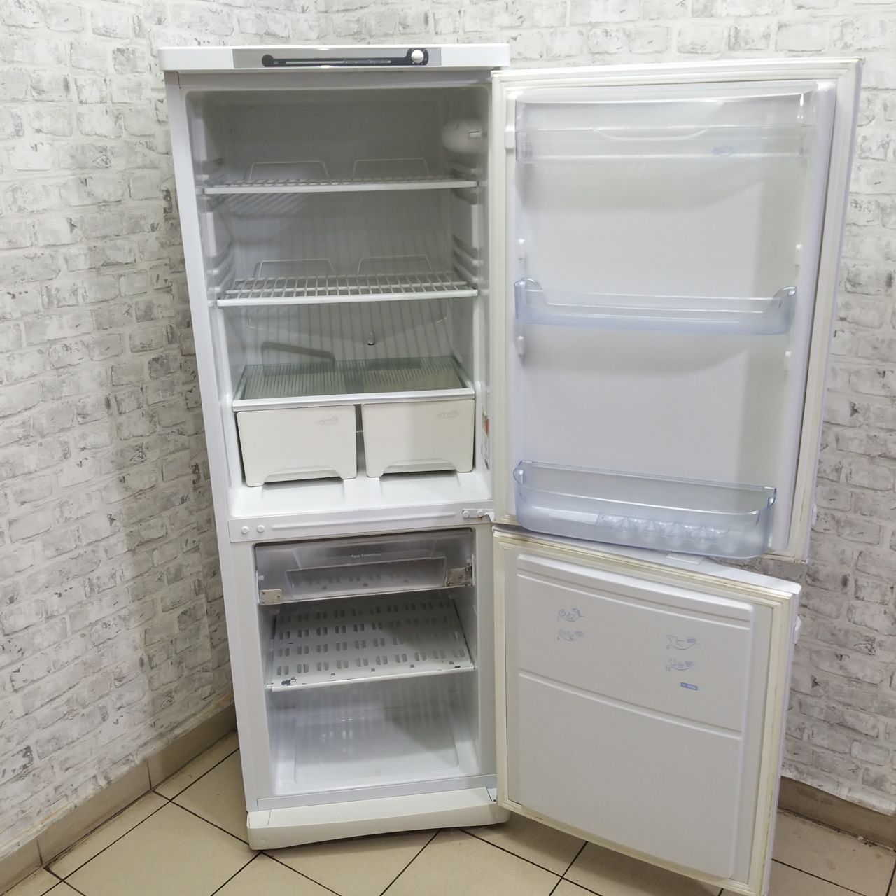 Холодильник Indesit (4)